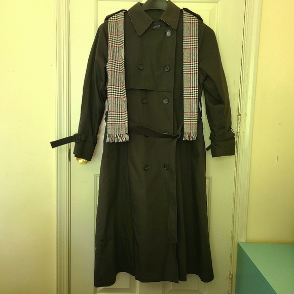 LONDON FOG WOMEN’S TRENCH COAT, Size 12 PET. With Belt, Scaft, Good Condition - Picture 5 of 16